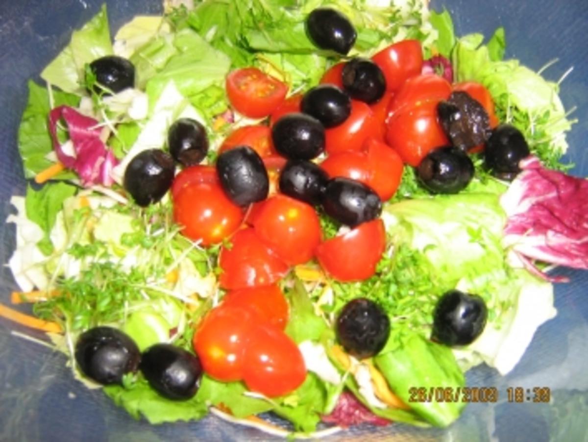 Bunter Sommersalat mit Tunfisch und Schafskäsedressing - Rezept - Bild Nr. 3