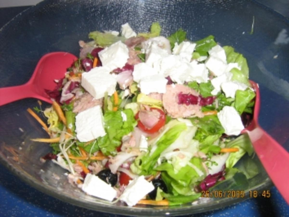 Bunter Sommersalat mit Tunfisch und Schafskäsedressing - Rezept - Bild Nr. 5