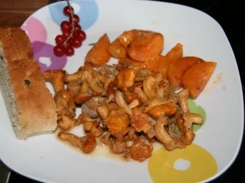 Schwein: Schweinemedaillons mit Pfifferlingen und Aprikosen - Rezept - Bild Nr. 7