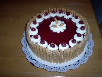 Rezept: Kirschtorte - Waffelröllchen Kirschtorte - Waffelröllchen - Rezept