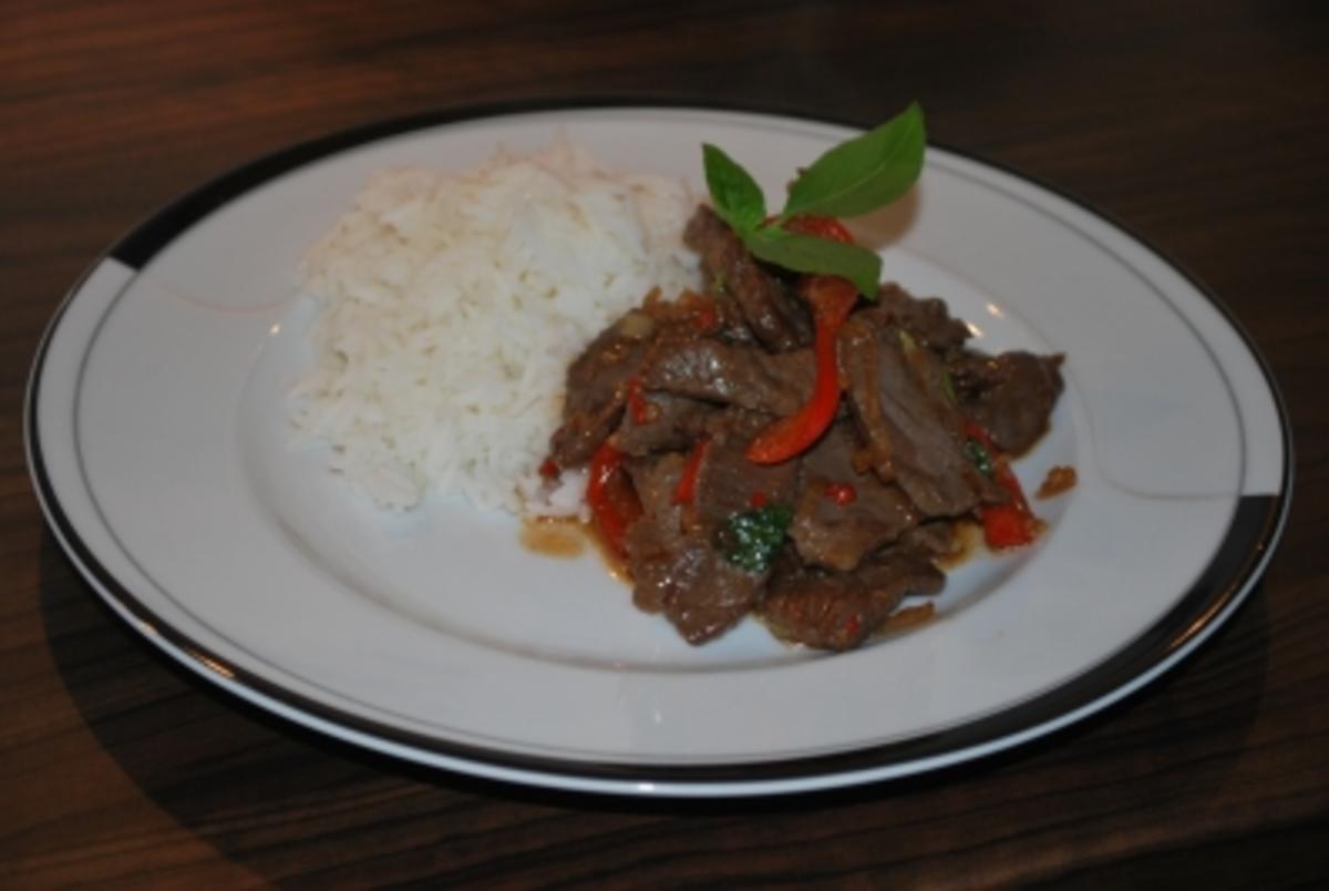 Spicy Beef mit Thai-Basilikum und Basmati-Reis - Rezept