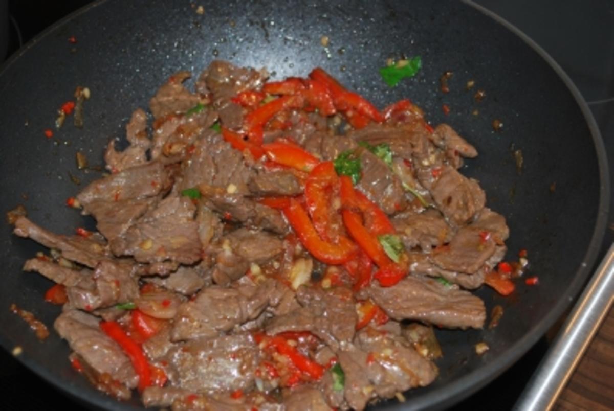 Spicy Beef mit Thai-Basilikum und Basmati-Reis - Rezept - Bild Nr. 2