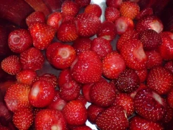 Rezept: Schwarze Johannisbeere-Erdbeermarmelade Bild Nr. 3 Schwarze Johannisbeere-Erdbeermarmelade - Rezept - Bild Nr. 3