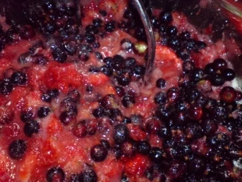 Rezept: Schwarze Johannisbeere-Erdbeermarmelade Bild Nr. 7 Schwarze Johannisbeere-Erdbeermarmelade - Rezept - Bild Nr. 7