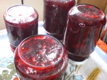 Rezept: Schwarze Johannisbeere-Erdbeermarmelade Bild Nr. 9 Schwarze Johannisbeere-Erdbeermarmelade - Rezept - Bild Nr. 9