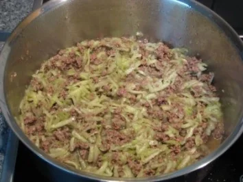 Käse-Hackfleisch-Gurken-Suppe - Rezept - Bild Nr. 3