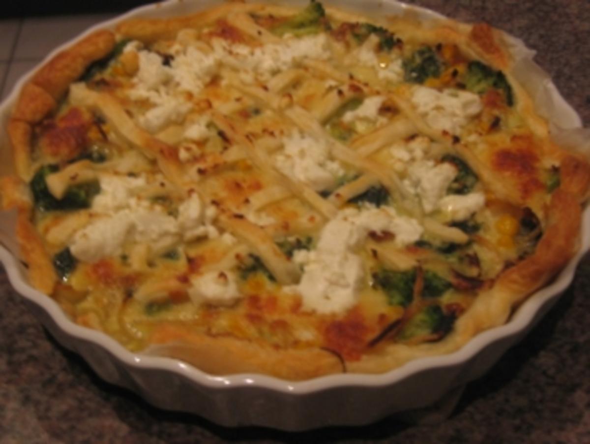 Brokkoli-Spinat Quiche mit Ziegenkäse Topping - Rezept - kochbar.de