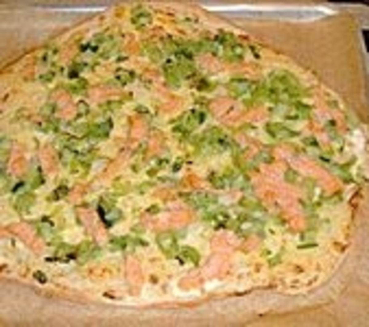 Flammkuchen mit Lauch und Lachs - Rezept - kochbar.de