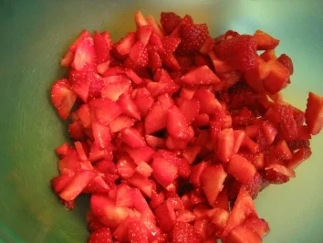 Rezept: Schnelle Erbeerschnittchen Bild Nr. 3 Schnelle Erbeerschnittchen - Rezept - Bild Nr. 3