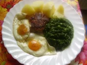 Spinat - Spiegelei - Klops - Salzkartoffeln - Rezept