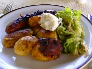 Bauernbratwurst mit neuen Kartoffeln - Rezept