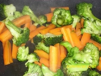 Fleisch:  Mariniertes Hähnchenbrustfilet in Sesampanade an Wokgemüse und Kokosreis - Rezept - Bild Nr. 4