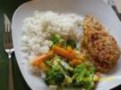 Fleisch:  Mariniertes Hähnchenbrustfilet in Sesampanade an Wokgemüse und Kokosreis - Rezept
