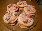 KLEINGEBÄCK - Erdbeer-Biskuit-Türmchen - Rezept