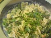 Farfallesalat mit Rucola und Walnüssen - Rezept