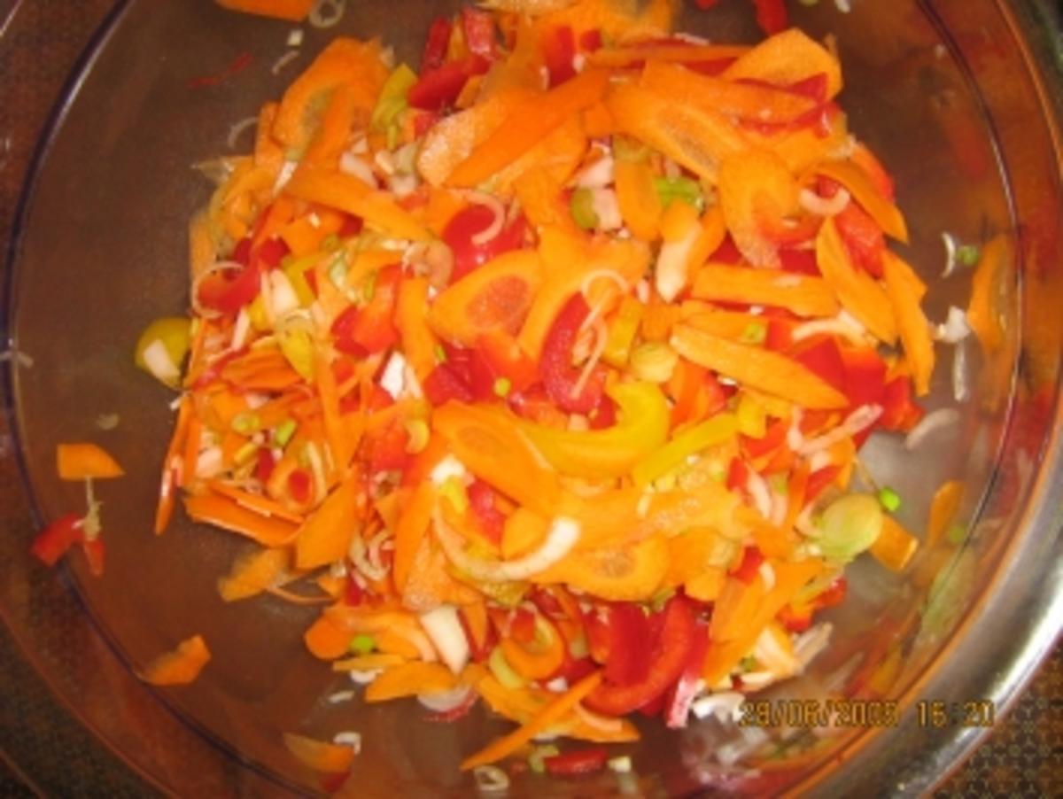 Bunter Karotten-Paprikasalat mit Orangen - Limetten Dressing - Rezept - Bild Nr. 3