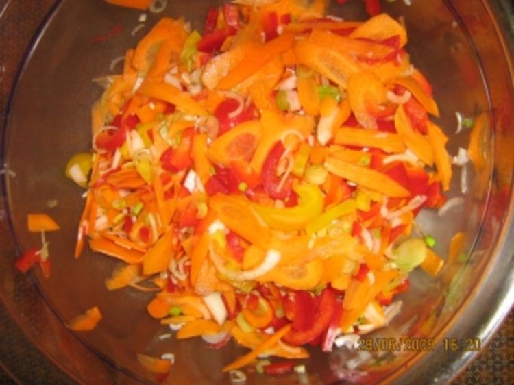 Bunter Karotten-Paprikasalat mit Orangen - Limetten Dressing - Rezept ...