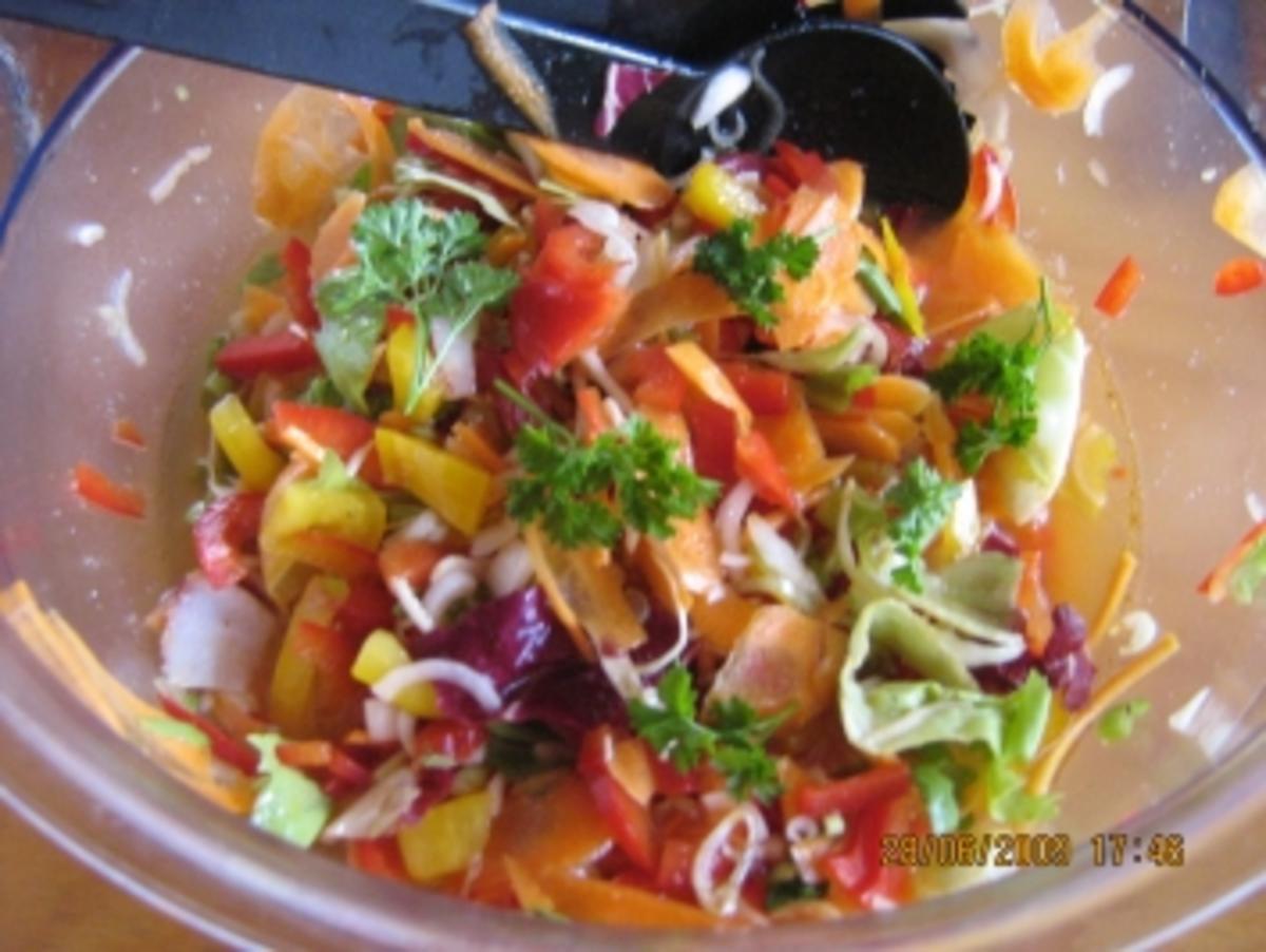 Bunter Karotten-Paprikasalat mit Orangen - Limetten Dressing - Rezept