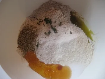 Knoblauchbrot, das es in sich hat (3 Knollen Knoblauch) - Rezept - Bild Nr. 4