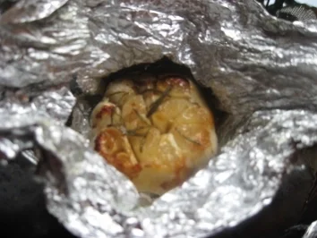 Knoblauchbrot, das es in sich hat (3 Knollen Knoblauch) - Rezept - Bild Nr. 6