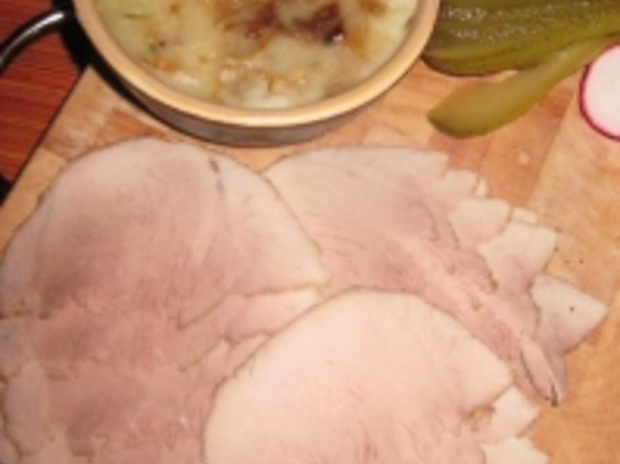 Kalter Schweinebraten mit Apfel-Zwiebeltöpfchen - Rezept - kochbar.de