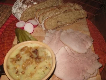 Kalter Schweinebraten mit Apfel-Zwiebeltöpfchen - Rezept