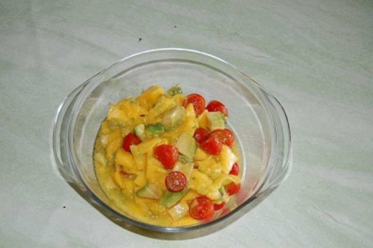 Avocado-Salat mit Mangostreifen - Rezept