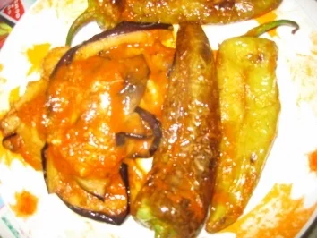 Rezept: Gebratene Auberginen und Paprika mit Tomatensoße Bild Nr. 2 Gebratene Auberginen und Paprika mit Tomatensoße - Rezept - Bild Nr. 2