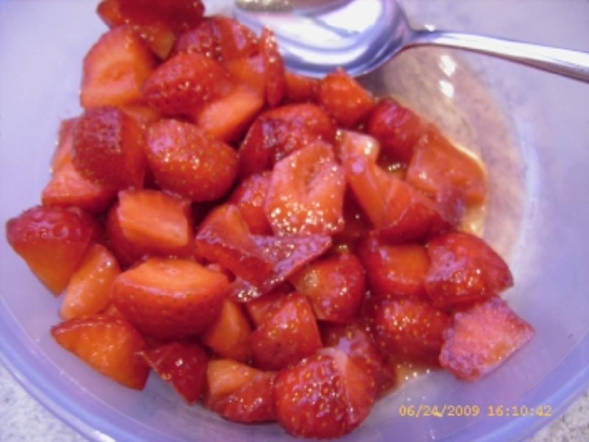 Erdbeer-Biskuitrolle mit Vanille-Quarkcreme - Rezept - Bild Nr. 9