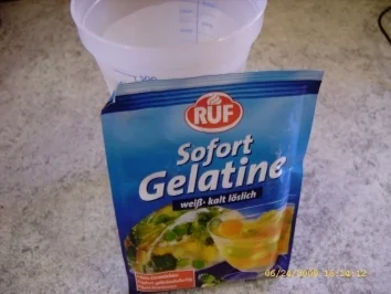 Erdbeer-Biskuitrolle mit Vanille-Quarkcreme - Rezept - Bild Nr. 10