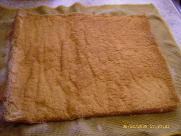 Erdbeer-Biskuitrolle mit Vanille-Quarkcreme - Rezept - Bild Nr. 18