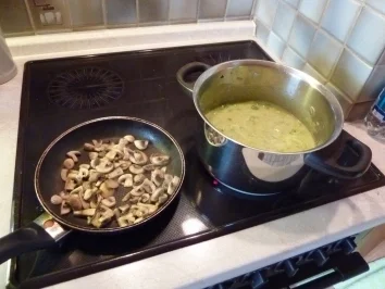 Kartoffel-Lauch-Suppe mit Pfifferlingen - Rezept