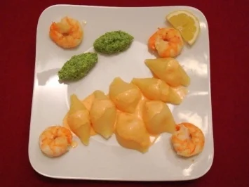 Rezept: Tomaten-Muscheln an Rucola-Schaumbällchen und Knoblauchgarnelen Tomaten-Muscheln an Rucola-Schaumbällchen und Knoblauchgarnelen - Rezept