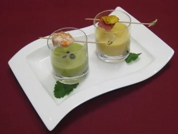 Rezept: Zweierlei Cremesuppen im Glas Zweierlei Cremesuppen im Glas - Rezept