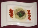 Edelfisch mit Kardamom-Kruste auf Petersilienwurzel-Püree und Wermutsoße - Rezept