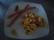 Nudelsalat mit Minibockwürstchen - Rezept