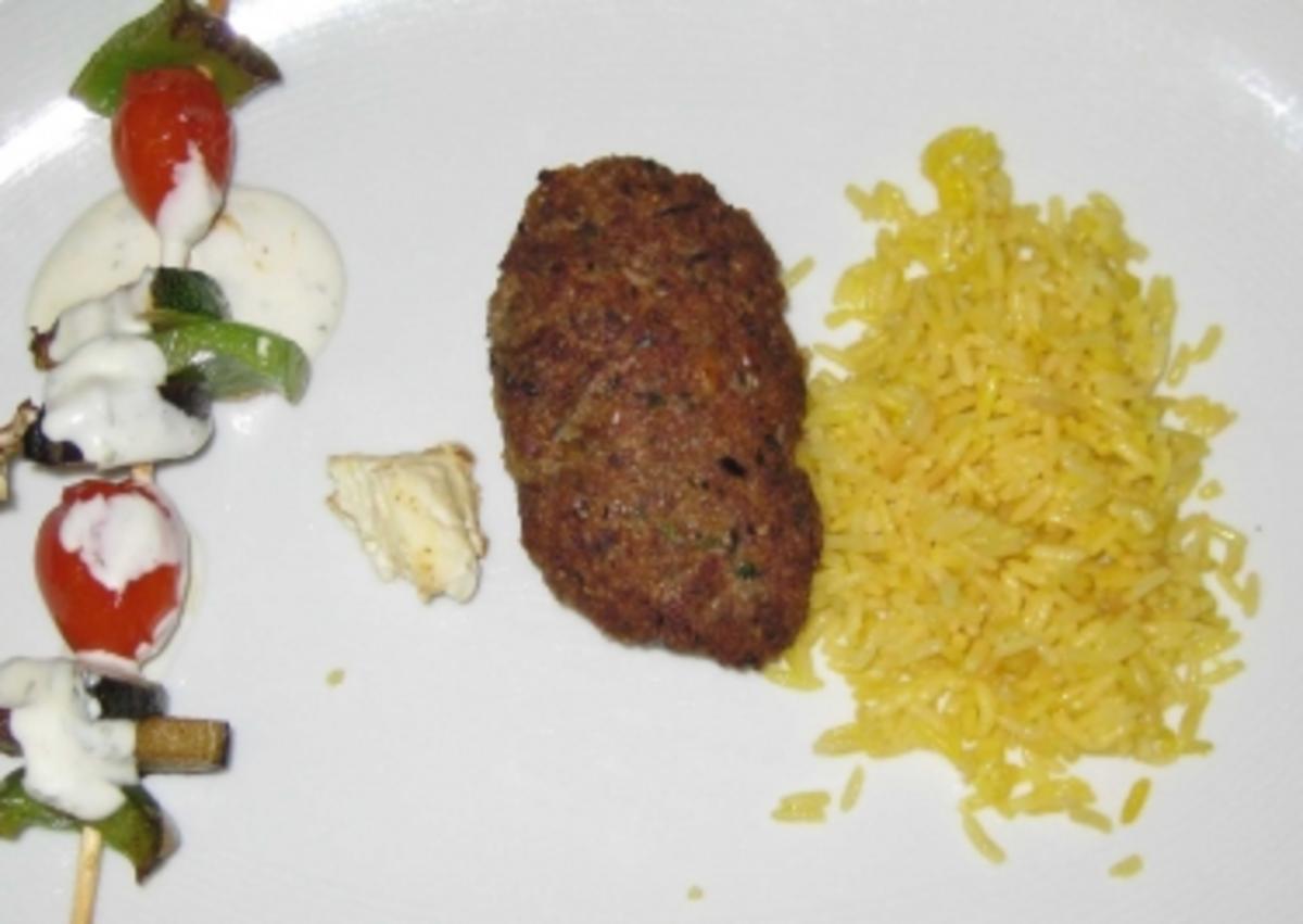 Bilder für Weizen-Bulgur-Lammhack-Kebap dazu gegrillte Gemüsespieße und Safranreis - Rezept