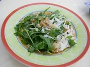 Rezept: Rucolasalat mit Pecorino und Walnüssen Rucolasalat mit Pecorino und Walnüssen - Rezept