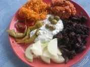 Selbstgemachter Gyros mit Beilagen wie Z. B. Tsatziki mit Bums (KB) Möhrensalat(KB) - Rezept