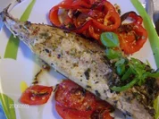 Makrele im Ofen gegrillt mit Paprika-Tomaten-Beilage - Rezept