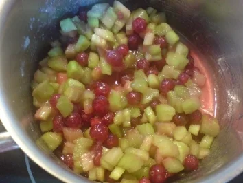 Rezept: Marmelade "Johannisbeere-Rhabarber" Bild Nr. 2 Marmelade "Johannisbeere-Rhabarber" - Rezept - Bild Nr. 2