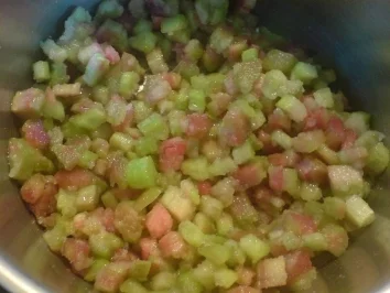 Rezept: Marmelade "Rhabarber-Vanille" Bild Nr. 2 Marmelade "Rhabarber-Vanille" - Rezept - Bild Nr. 2