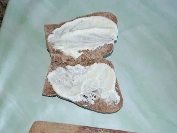 Bratwurst-Hot-Dog im Mehrkornbrötchen - Rezept - Bild Nr. 2