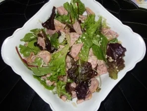 Pflücksalat mit Regensburger und Knoblauchdressing - Rezept - Bild Nr. 3