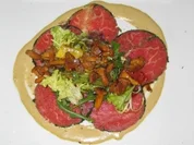 Rinderfiletscheiben mit Tunfisch-Limonencreme, dazu Salat von Pfifferlingen - Rezept