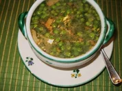 Erbsensuppe mit Eierschwammerln und Erdäpfeln - Rezept