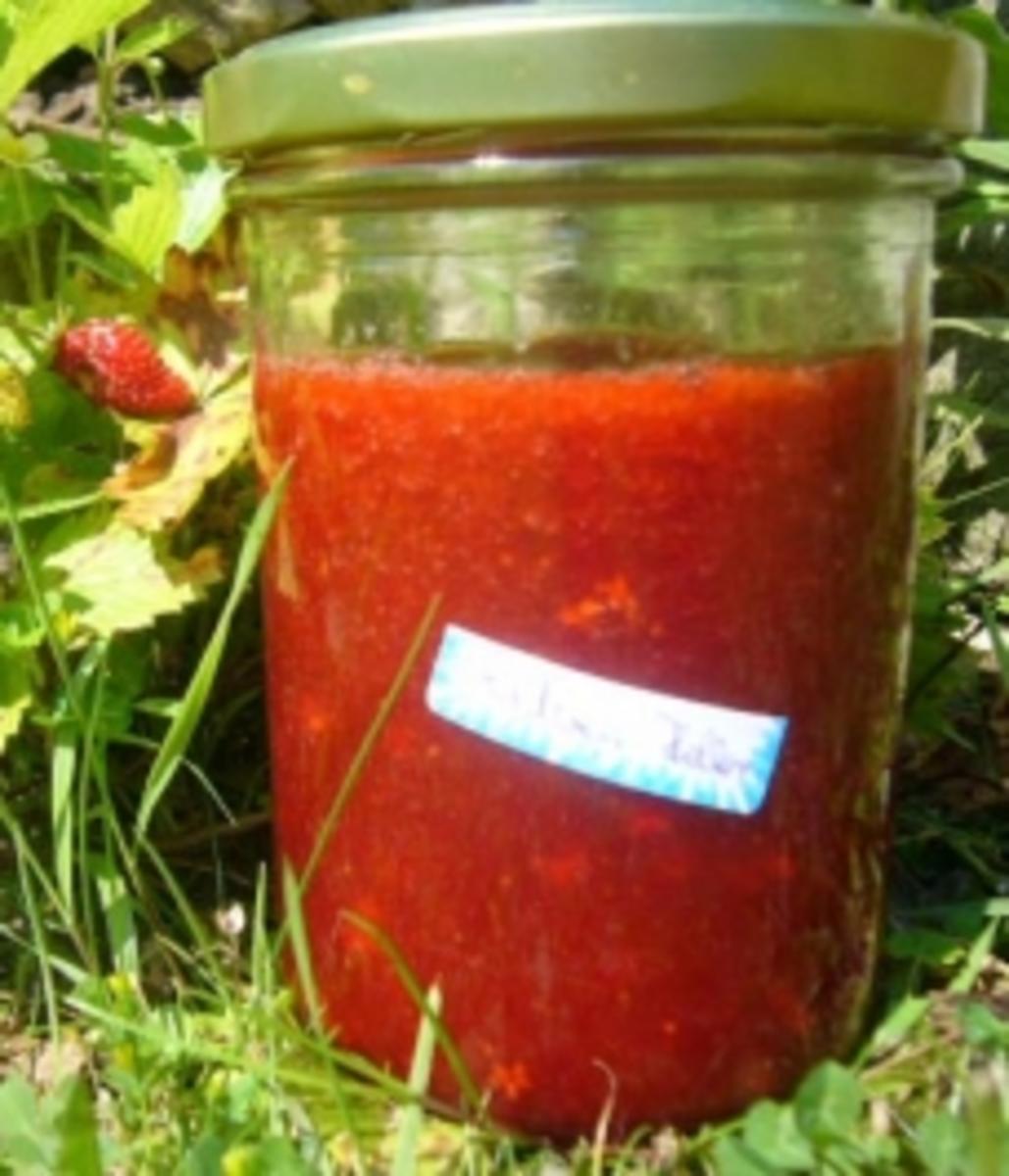 Bilder für Erdbeermarmelade mit Holunderblüten - Rezept