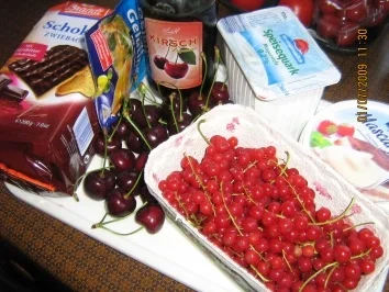 Rezept: Johannisbeer-Kirsch-Torte Bild Nr. 2 Johannisbeer-Kirsch-Torte - Rezept - Bild Nr. 2