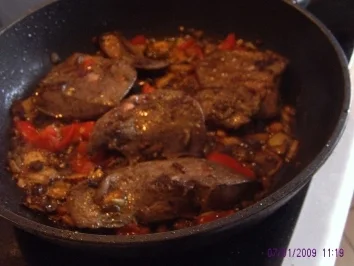 Rezept: Leber in Rotweinsoße mit Champignons Bild Nr. 2 Leber in Rotweinsoße mit Champignons - Rezept - Bild Nr. 2