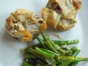 Herzhaftes Gebäck: Asiatisch gewürztes Hähnchenbrustfilet im Filoteig - Rezept